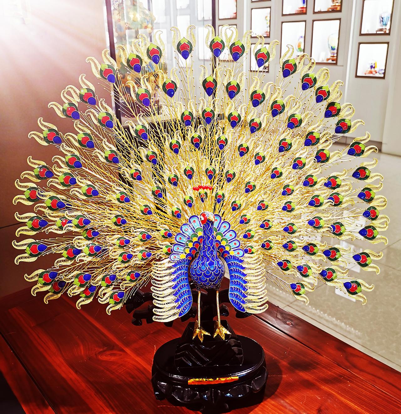 景泰蓝孔雀开屏艺术作品 景泰蓝的价格.jpg